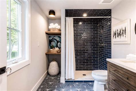 Shower Designs Featuring Large Format Tiles 